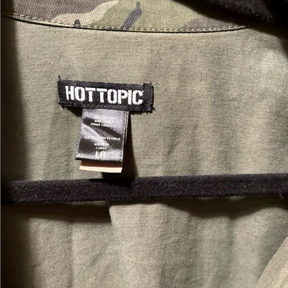 Distressed camo top - Picture 5 of 5